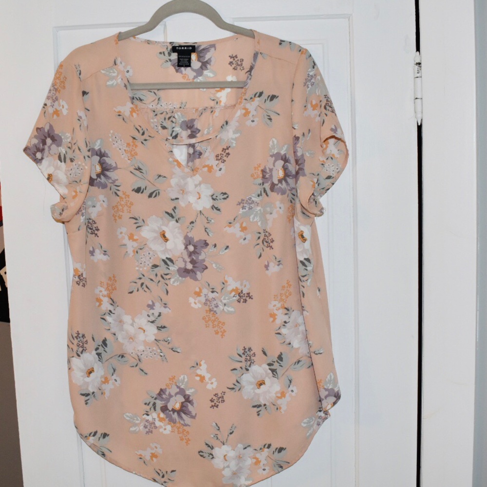 Peach Floral Torrid Tunic Size 1 (14/16)